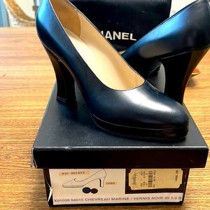 Channel Chevreau Marine Vernis Noir 35.5 navy blue heels